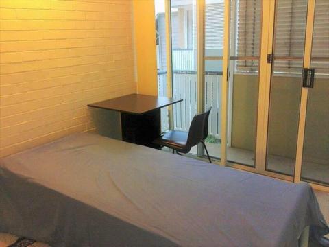 Room for rent in Kangaroo Point - 2 weeks short term