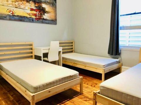 Clean and Cozy Inner CBD Room $150pw Free Bills 1 Min to train