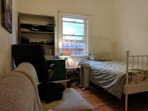 Room for rent available immediately St Kilda East