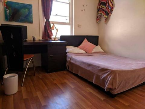 Spacious Room in St Kilda East for rent available now