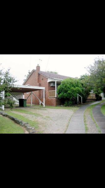 Bungalow and bedroom for rent in Croydon South