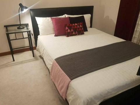 Well-located Room for Rent in Avondale Heights Available Now!