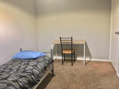 Room for rent near RMIT and Latrobe Uni