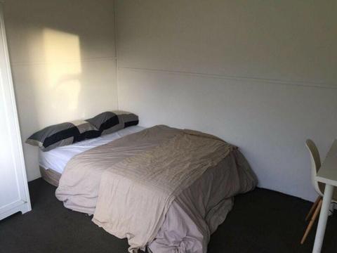 Inner City Private Studio fully furnished bills included
