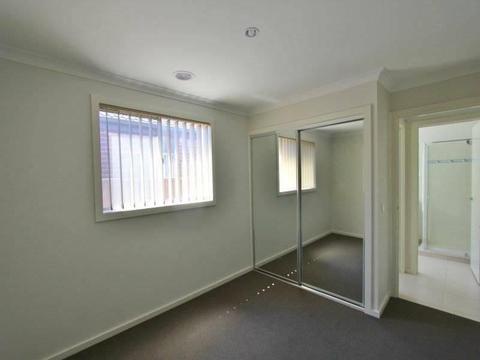 Room near Wyndham Vale Station $138 Including Bills