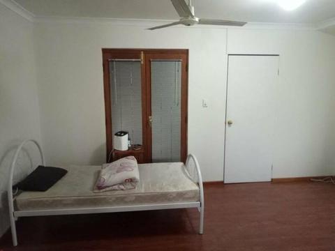 Single room available in Dianella