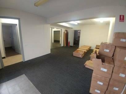 Offices in busy industrial complex with massive storage place for rent