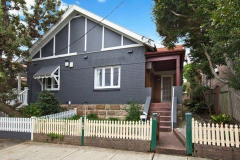 Light and airy house walking distance to Clovelly beach