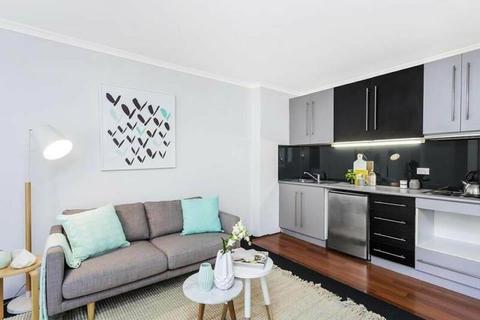 Stunning studio in superb location in Bondi Junction, close to shops a