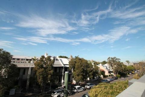 Luxury townhouse living with parking, moments to Erskineville village