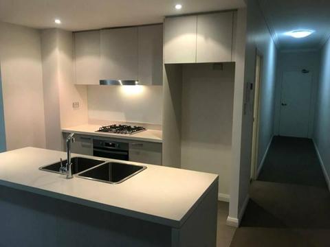 Luxury 3 bedrooms unit with parking spot in Homebush west only $530pw