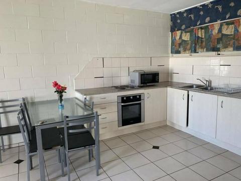 One Bedroom Unit Walk Distance to Indooroopilly Shopping Town