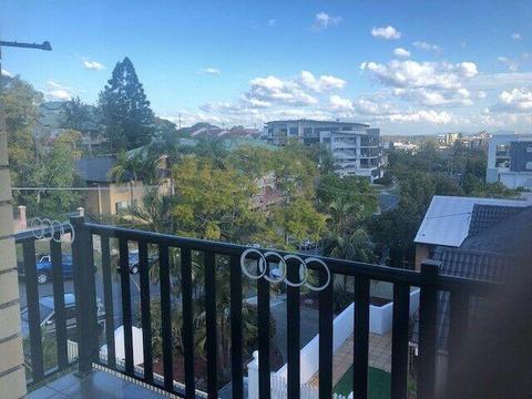 INDOOROOPILLY UNIT FOR RENT