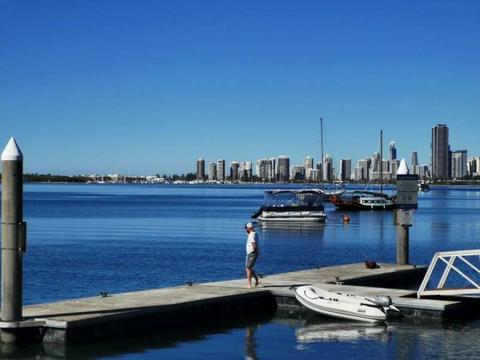 Perfectly Located 2 Brm Unit, Steps To The Sparkling Broadwater