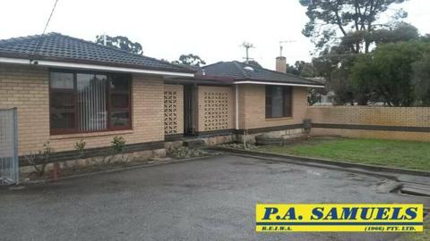 Cloverdale 3 BRM BRICK & TILE AIR CONDITIONED HOUSE
