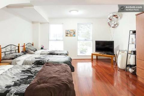 TRIPLE ROOMSHARE AVAILABLE 2 BEDS FOR MALE