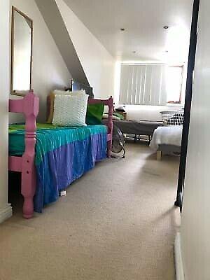 Room share ( only one single bed free to share with another man NOW )