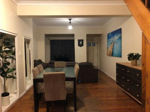 Single room - $180 p/w available Now! TRIPLE ROOM - $165 p/w
