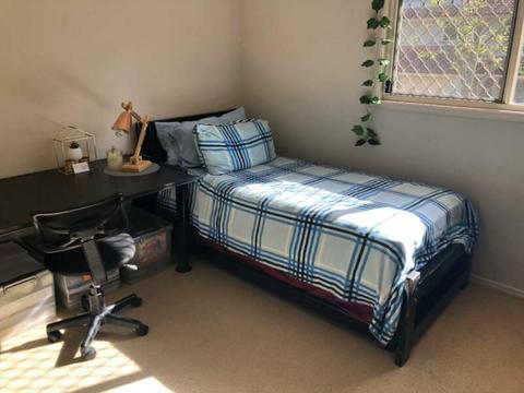 Fully Furnished Room in Calamvale