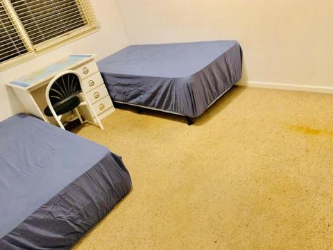 Double rooms for rent close to Deakin University