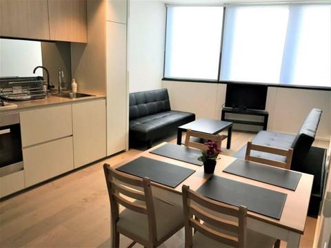 FEMALE ONLY APARTMENT IN DOCKLANDS - FREE TRAM ZONE