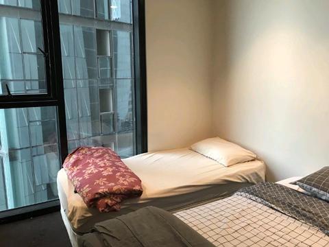 Female share room in CBD available now