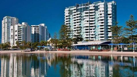 Grand Hotel Apartment Gold Coast by owner