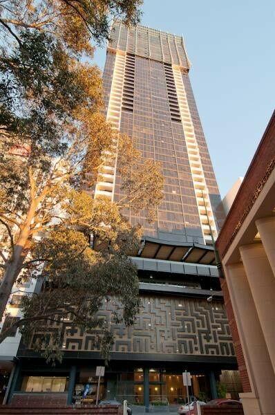 double/single room in Melbourne CBD close to MU RMIT fit for 1/2 now a