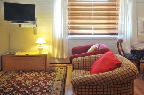 A quiet and comfortable short stay close to Perth sleeps 4