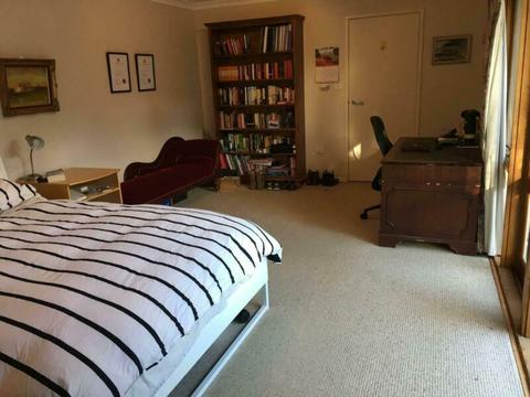 2 Rooms available in Downer sharehouse