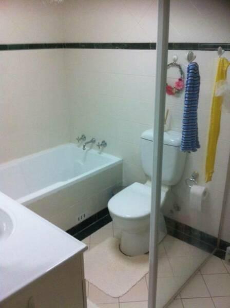 ensuite master room $450, 2min to townhall, couple ok