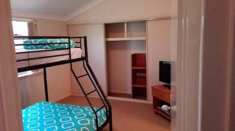 Manly - Couple or 2 Single Double Room with own Bathroom