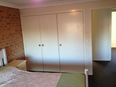 Room to Rent in Townhouse, Waratah