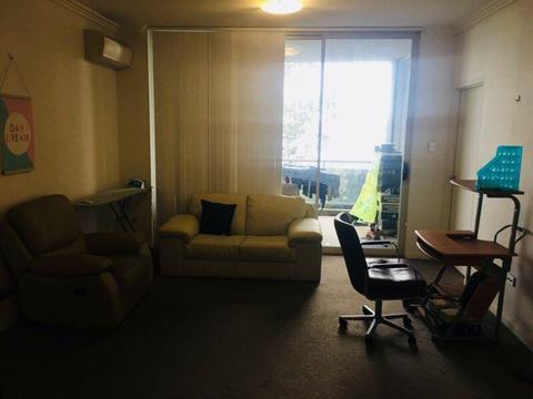 Room available in a 2bhk apartment in Homebush West