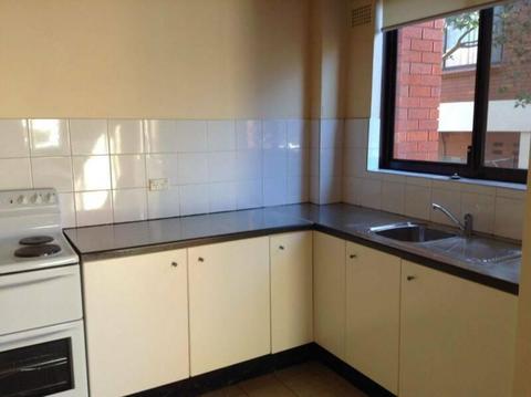 Room for rent 2 bedroom unit close to Meadowbank train station