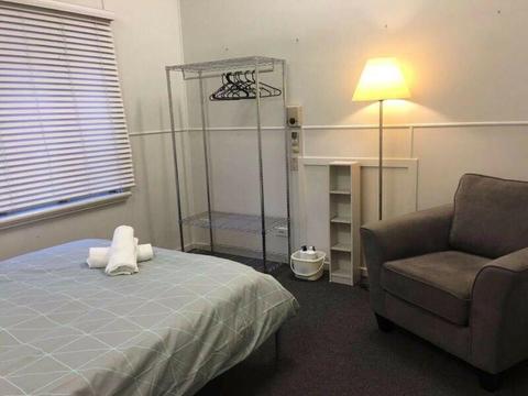 Big room// walk cairns central // available 21 aug// 165wk