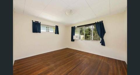 Annerley Sharehouse - Master bedroom 127 PW, aircon included!