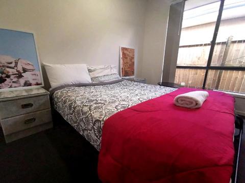 rent own private room Brisbane GoldCoast 45min bus