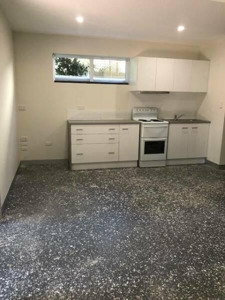 A Spacious Room available in 2br unit in East Brisbane