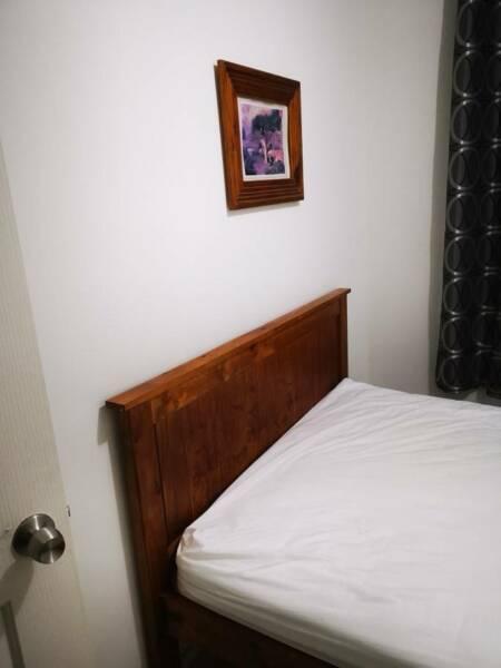 ST Clair double bedroom available