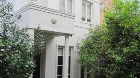 Room available now in Toorak townhouse