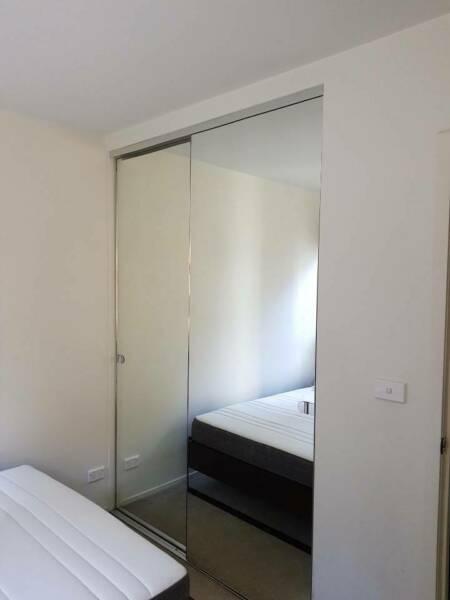 flatshare own room in Docklands (single or couple)