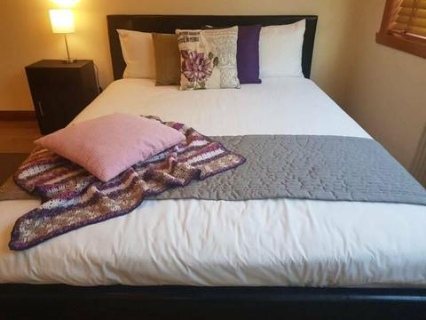 Warm Room for Rent in Avondale Heights Available Now!