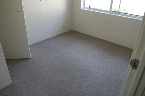 Unfurnished room South of Perth