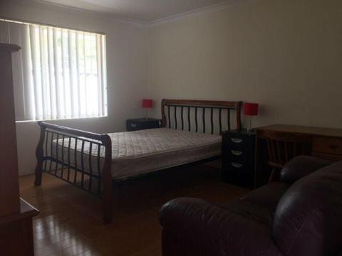 Large Master bedroom $200/w . Belmont Perth