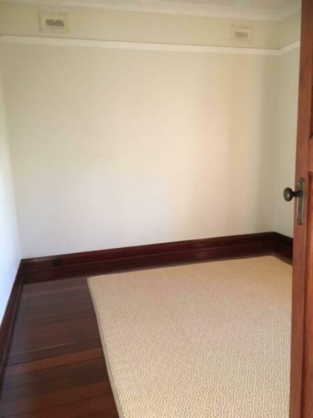 Large, lovely bdrm in character North Perth house. Incl wifi/utilities