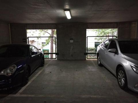 Garage for rent, super close to southern cross