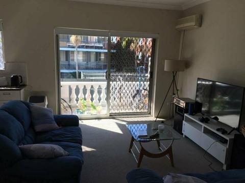 Furnished, sunny apartment located a 2 min walk to the beach