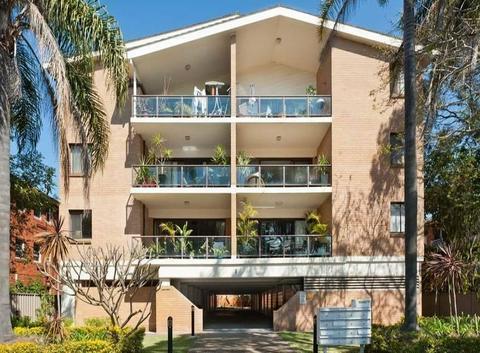Large 3 Bedroom Apartment 120m near the ocean in Dolls Point NSW 2219