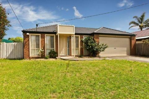 3 BEDROOM/2 TOILET HOUSE FOR RENT WERRIBEE NEAR TO TRANSPORT SHOPS